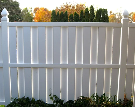 Vinyl Fences Tailored for Garden City Homes